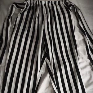 Pants get loser toward the bottom, dressy.